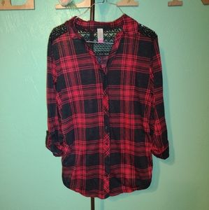 No Boundaries plaid button down top
